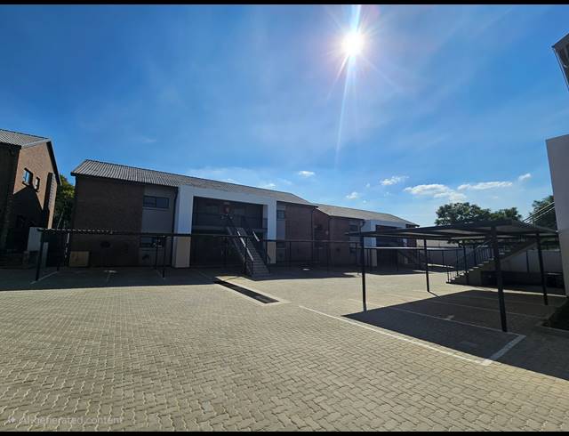 3 BEDROOM APARTMENT FOR SALE IN BRYANSTON